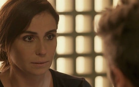 Giovanna Antonelli (Alice) em Sol Nascente; mocinha contará com ajuda do noivo para fuga - Reprodução/TV Globo