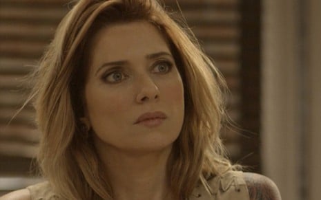 Letícia Spiller (Lenita) em cena Sol Nascente; cantora descobre que rival pode ajudá-la - Reprodução/TV Globo