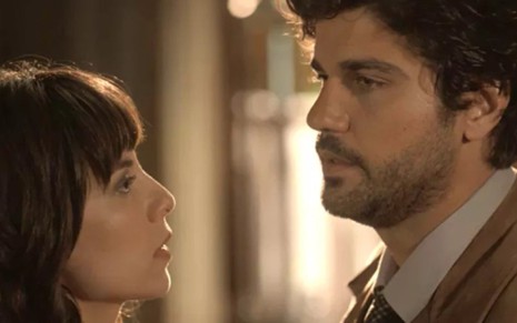 Andreia Horta (Lucinda) e Bruno Cabrerizo (Inácio) em cena de Tempo de Amar, da Globo - Reprodução/TV Globo