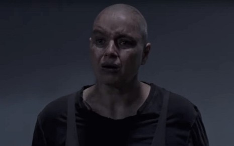 A atriz Samantha Morton, como a vilã Alpha, em imagem do trailer da décima temporada de Walking Dead - Reprodução/Fox