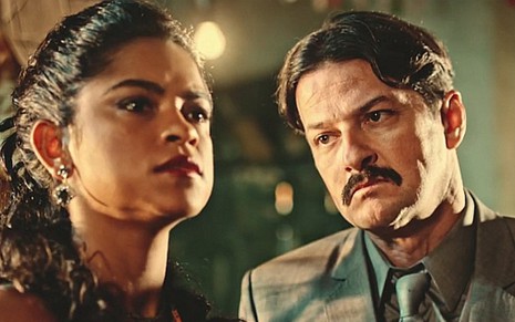 Lucy alves (Luzia) e Marcelo Serrado (Carlos) em cena de Velho Chico, da Globo - Reprodução/TV Globo