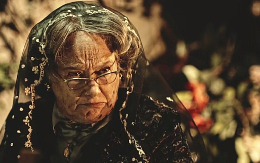 Selma Egrei (Encarnação) em cena de Velho Chico, novela das nove da Globo - Reprodução/TV Globo