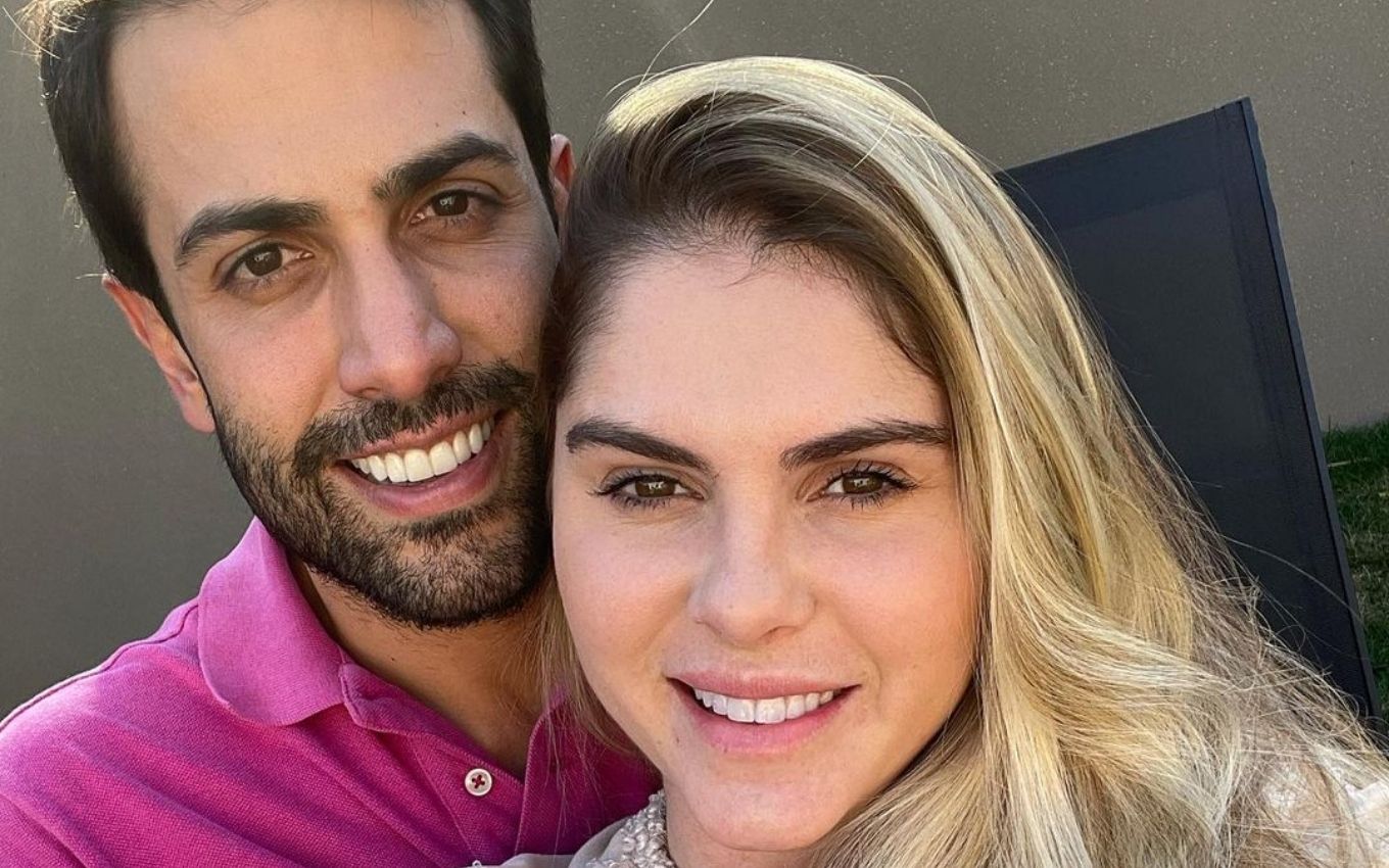 Bárbara Evans chora ao anunciar gravidez após inseminação Meu sonho