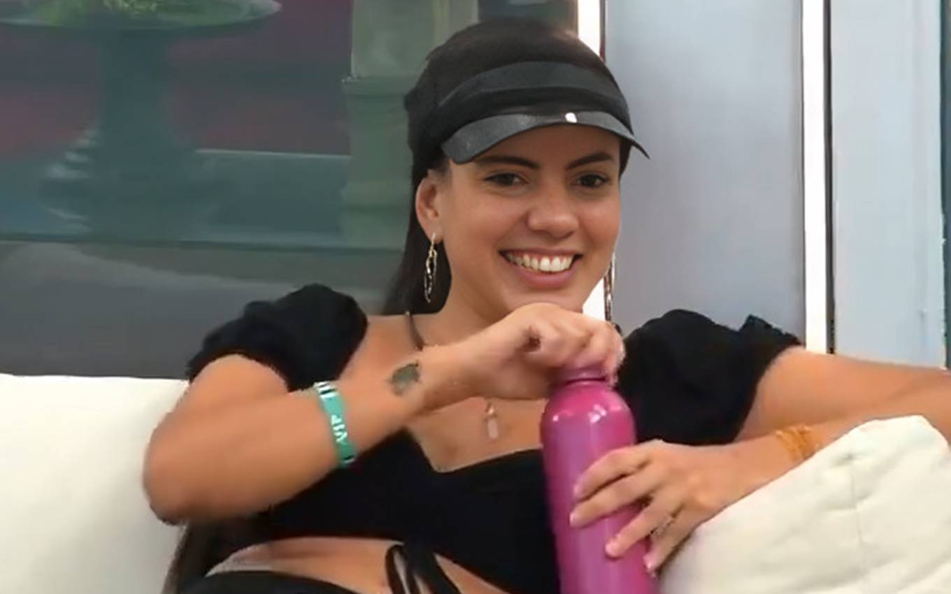 Fernanda ri e prevê paredão após falar do corpo de Alane no BBB Estou