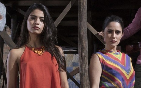 As atrizes Cynthia Seneck (à esq.) e Fernanda Vasconcellos em imagem de 3% - Pedro Saad/Netflix