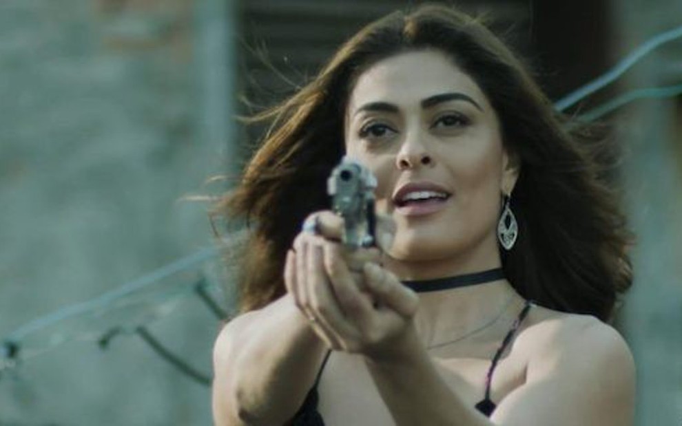 Bibi (Juliana Paes) em cena da novela; personagem invadirá casa armada e renderá moradora - Reprodução/TV Globo