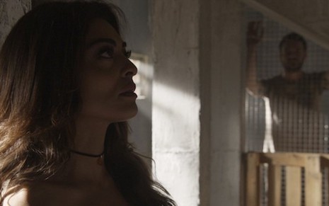 Bibi (Juliana Paes) vai morar no morro com Rubinho (Emilio Dantas) em A Força do Querer - Reprodução/TV Globo