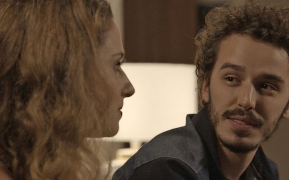 Ivana (Carol Duarte) em cena com Cláudio (Gabriel Stauffer); ator fez teste para fazer Ruy   - Reprodução/TV Globo