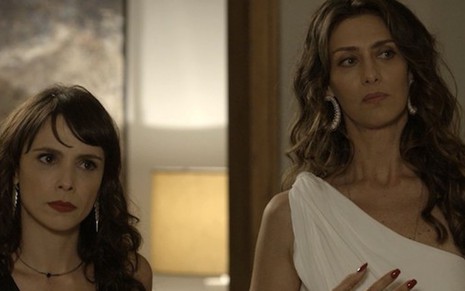 Irene (Débora Falabella) e Joyce (Maria Fernanda Cândido) em cena da novela das nove - Reprodução/TV Globo