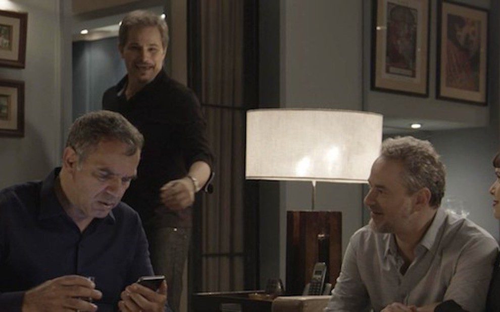 Humberto Martins, Edson Celulari, Dan Stulbach e Débora Falabella em cena da novela - Reprodução/TV Globo