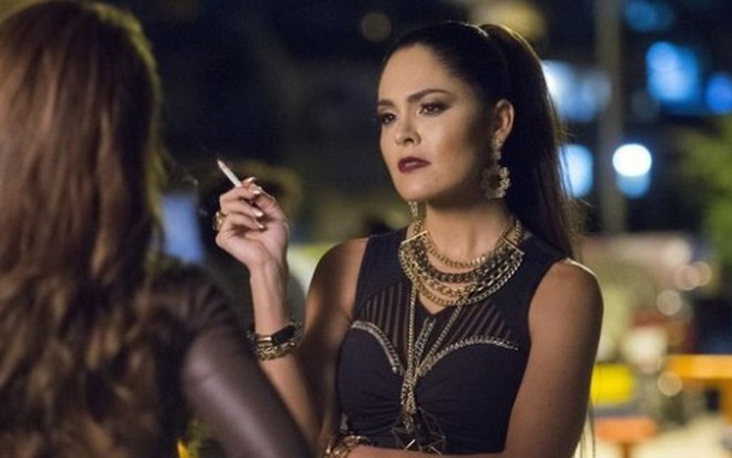 Hylka Maria em cena com Juliana Paes: amizade fiel por Bibi fez Alessia ser aceita na novela - Divulgação/TV Globo