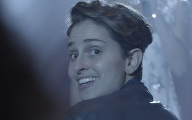 Ivan (Carol Duarte) ficará feliz ao ser chamado de rapaz por uma estranha na novela das nove - Reprodução/TV Globo