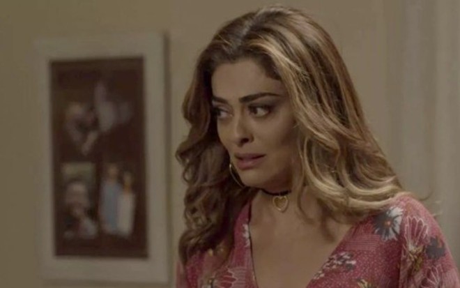 Bibi (Juliana Paes) ficará louca ao flagrar o ex-noivo com a major na porta de sua casa - Fotos: Divulgação/TV Globo