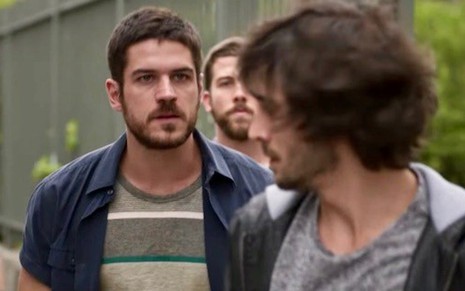 Zeca (Marco Pigossi) irá à empresa da família de Ruy (Fiuk) para agredir rival na novela - Reprodução/TV Globo