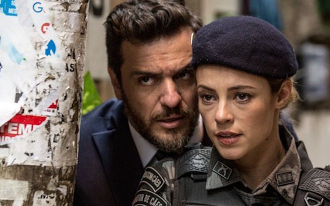 Caio (Rodrigo Lombardi) beijará Jeiza (Paolla Oliveira): personagens vão namorar na trama - Fabio Rocha/TV Globo