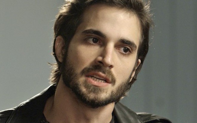 Ruy (Fiuk) verá irmão ser hostilizado na rua e partirá em sua defesa em A Força do Querer - Reprodução/TV Globo