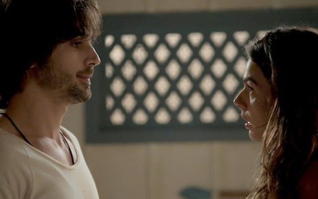 Ruy (Fiuk) tentará convencer Ritinha (Isis Valverde) a tirar o bebê que espera na novela - Reprodução/TV Globo