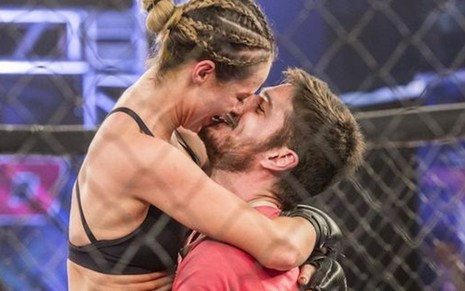 Paolla Oliveria e Marco Pigossi em cena; Jeiza lutará em Los Angeles e virará campeã - Fotos Reprodução/TV Globo