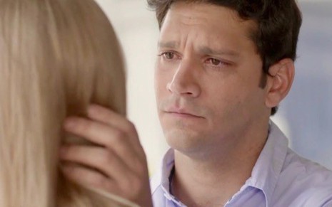 Bruno (Armando Babaioff) tentará reatar com Jéssica (Marcella Rica) em A Lei do Amor - Reprodução/TV Globo