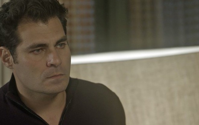 Ciro (Thiago Lacerda) usará identidade falsa e roubará dinheiro da amante na novela das nove - Reprodução/TV Globo