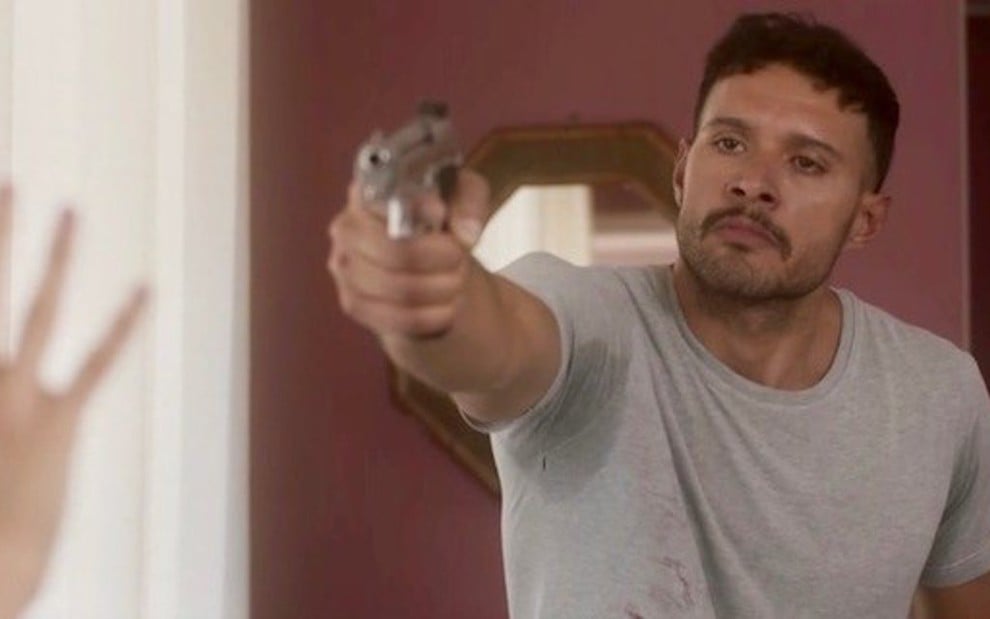 O ator Hugo Resende terá novas cenas depois de passar quase três meses fora da trama - Fotos Reprodução/TV Globo