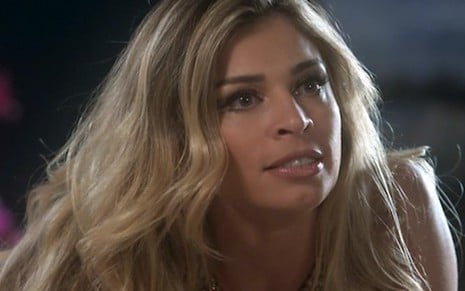 Luciane (Grazi Massafera) revelará à sogra que a neta dela, Camila (Bruna Hamú), é prostituta - Reprodução/TV Globo