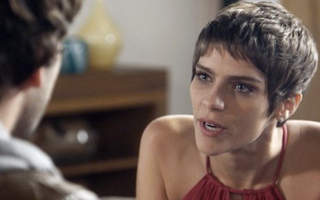 Letícia (Isabella Santoni) terá ataque de ciúmes de Tiago (Humberto Carrão) em A Lei do Amor - Reprodução/TV Globo