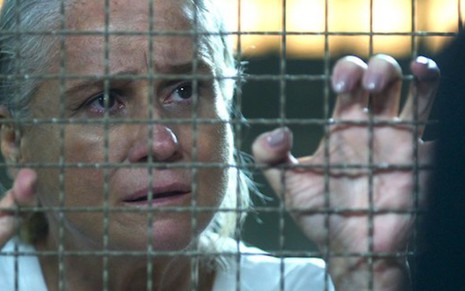 Magnólia (Vera Holtz) escapará da prisão no capítulo desta sexta-feira (24) de A Lei do Amor - Fotos Reprodução/TV Globo