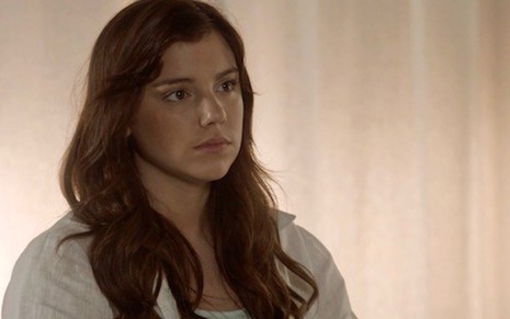 Marina (Alice Wegmann) chegará na casa do amante de surpresa em A Lei do Amor - Reprodução/TV Globo