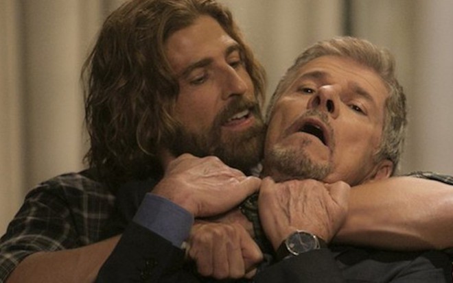 Pedro (Reynaldo Gianecchini) e Tião (José Mayer) em cena violenta de A Lei do Amor - Raphael Dias/TV Globo
