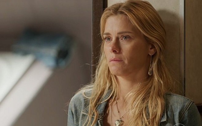 Carolina Dieckmann (Lara) em cena de A Regra do Jogo, novela das nove da Globo - Reprodução/TV Globo