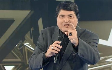 José Luiz Datena no programa do último domingo: empate com informercial e game de modelos da RedeTV! - REPRODUÇÃO/BAND