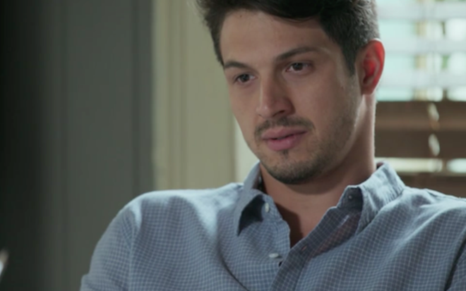 Rômulo Estrela (Roberto) em cena da novela das seis da Globo, Além do Tempo  - Reprodução/TV Globo