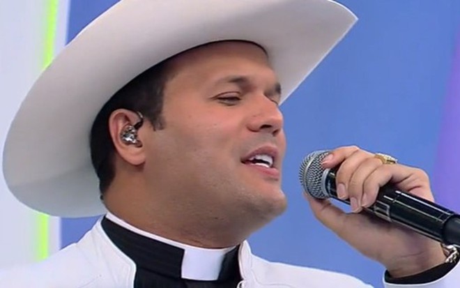 Padre Alessandro Campos na última edição de seu programa diário na RedeTV!, exibido na sexta-feira (12) - REPRODUÇÃO/REDETV!