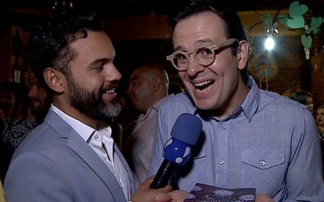 Alex Sampaio entrevista Celso Zucatelli no lançamento de livro de Faa Morena - Reprodução/RedeTV!