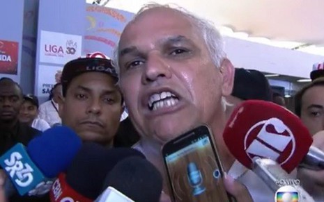O presidente Unidos de Vila Maria, Adílson José de Souza, se revolta na apuração de SP - Reprodução/TV Globo