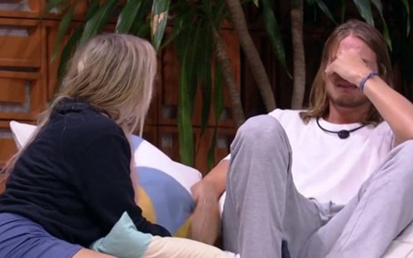 Reprodução de imagem de Daniel Lenhardt chorando no Big Brother Brasil 20, após fala da namorada
