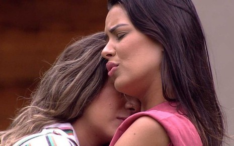 Gizelly Bicalho e Ivy Moraes, participantes do Big Brother Brasil 20, chorando após afirmação de Marcela
