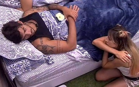 Reprodução de imagem de Guilherme Napolitano e Gabi Martins no Big Brother Brasil 20 