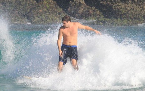 Reprodução de imagem de Felipe Dylon em praia do Rio de Janeiro
