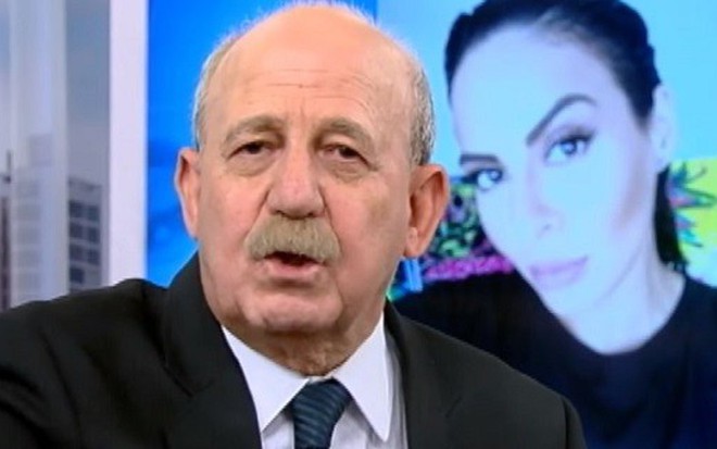 Renato Lombardi comenta xixi de Alinne Rosa durante A Hora da Venenosa de ontem (13) - Reprodução/RecordTV