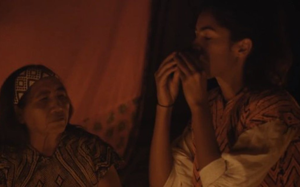 Bela Gil consome ayahuasca em um episódio da série Bela Raízes, do canal Futura; programa foi reclassificado - REPRODUÇÃO/FUTURA