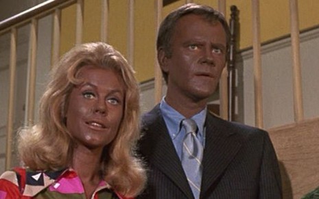 Elizabeth Montgomery e Dick Sargent fazem blackface em episódio natalino da série A Feiticeira - Reprodução/ABC