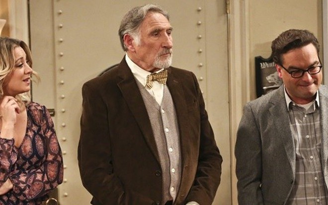 Kaley Cuoco, Judd Hirsch e Johnny Galecki no final da nona temporada de Big Bang - Divulgação/CBS