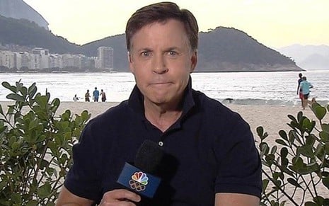 O apresentador Bob Costas em aparição na rede NBC, em abril, na cidade do Rio de Janeiro - Reprodução/NBC