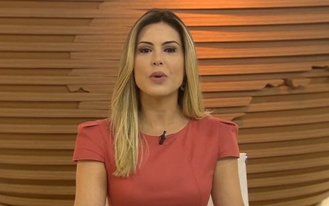 Mariana Martins no Bom Dia Goiás: ela se atrapalhou ao chamar reportagem sobre assassinato - REPRODUÇÃO/TV ANHANGUERA