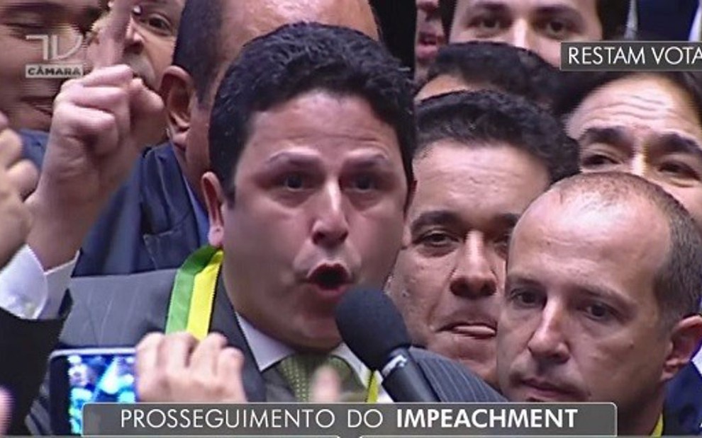 O deputado Bruno Araújo (PSDB-PE) profere o 342º voto pelo impeachment de Dilma - Reprodução/TV Câmara