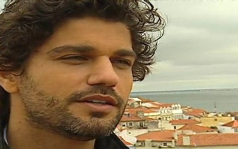 O ator Bruno Cabrerizo em reportagem exibida pela rede portuguesa TVI em 2015 - Reprodução/TVI