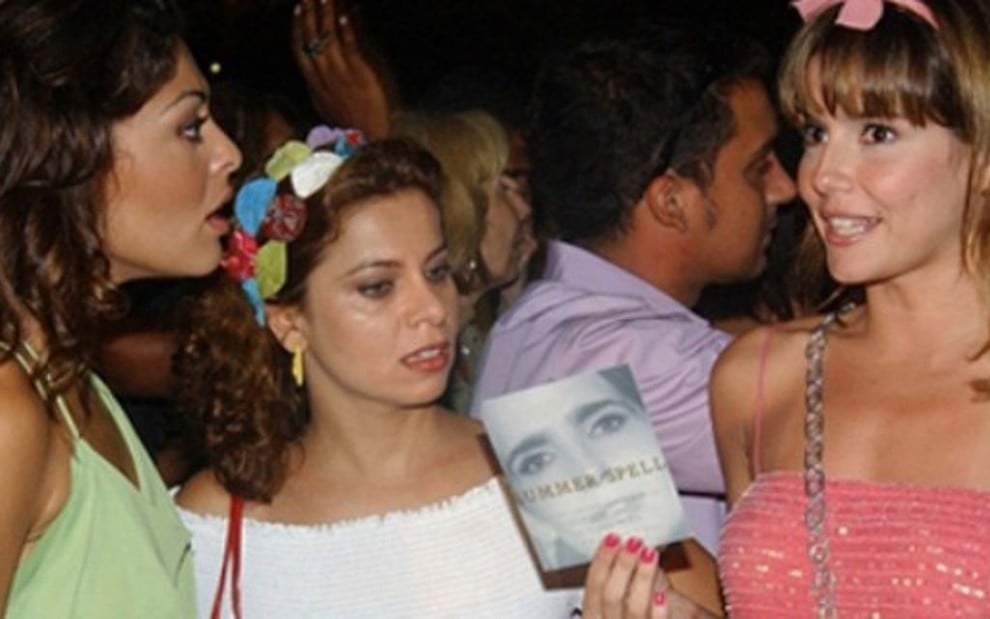 Carla Faour (ao centro) não repetiu sucesso de Juliana Paes e Deborah Secco: virou roteirista - Divulgação/TV Globo