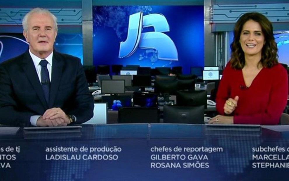 Celso Freitas e Adriana Araújo no encerramento do Jornal da Record na noite de quinta-feira (4) - REPRODUÇÃO/RECORD